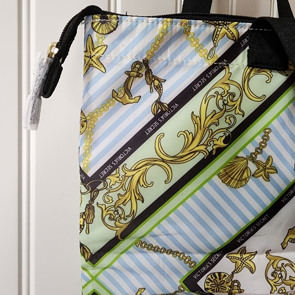 NWOT Victoria's Secret Thermal Zippered Carrying Tote - Picture 2 of 6